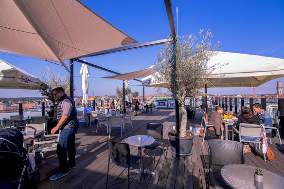 Bei schönem Wetter sollten Sie unbedingt die tolle Terrasse mit Panoramablick besuchen.