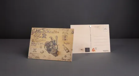 Sammler­post­karten und Kühl­schrank­mag­neten aus Holz