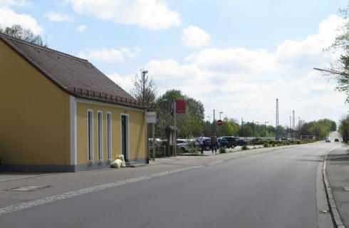 Die ESS-BAR zwischen dem Bahnhofsgebäude und über 200 Park-and-Ride-Stellplätzen.